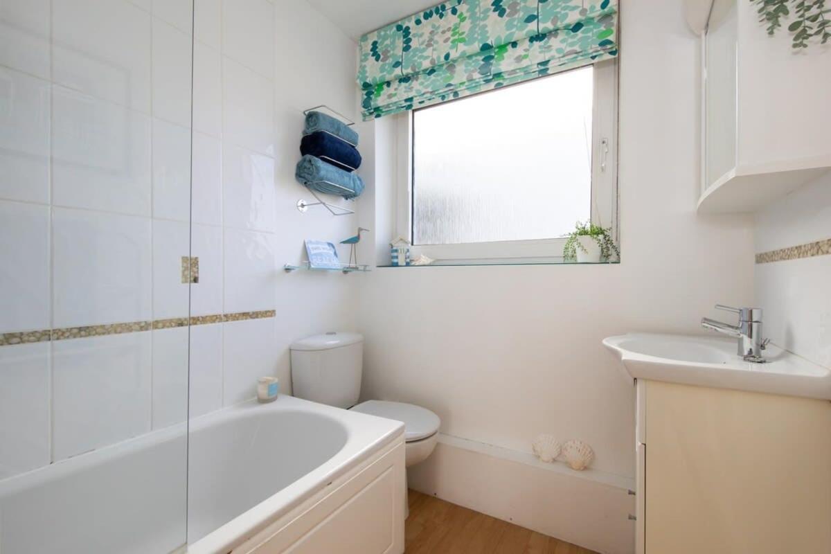 Sunny & Modern Near The Beach & Village W Parking Източен Уитеринг Екстериор снимка